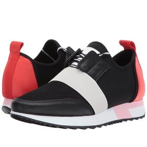 Steve Madden
Women's Black Antics Sneaker